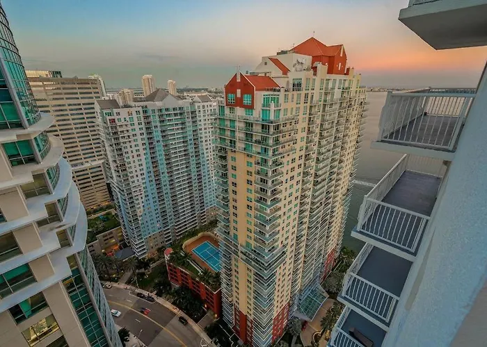 High Floor Unit Located In Brickell - Free Parking