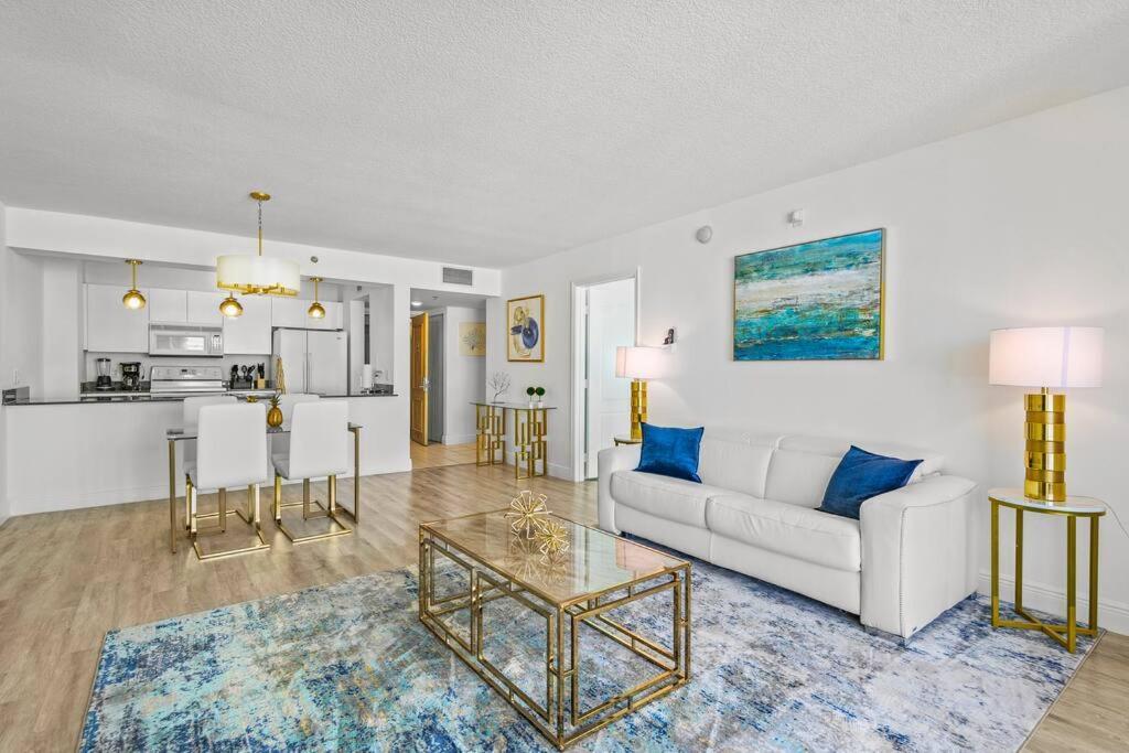 Apartment High Floor Unit Located In Brickell - Free Parking *