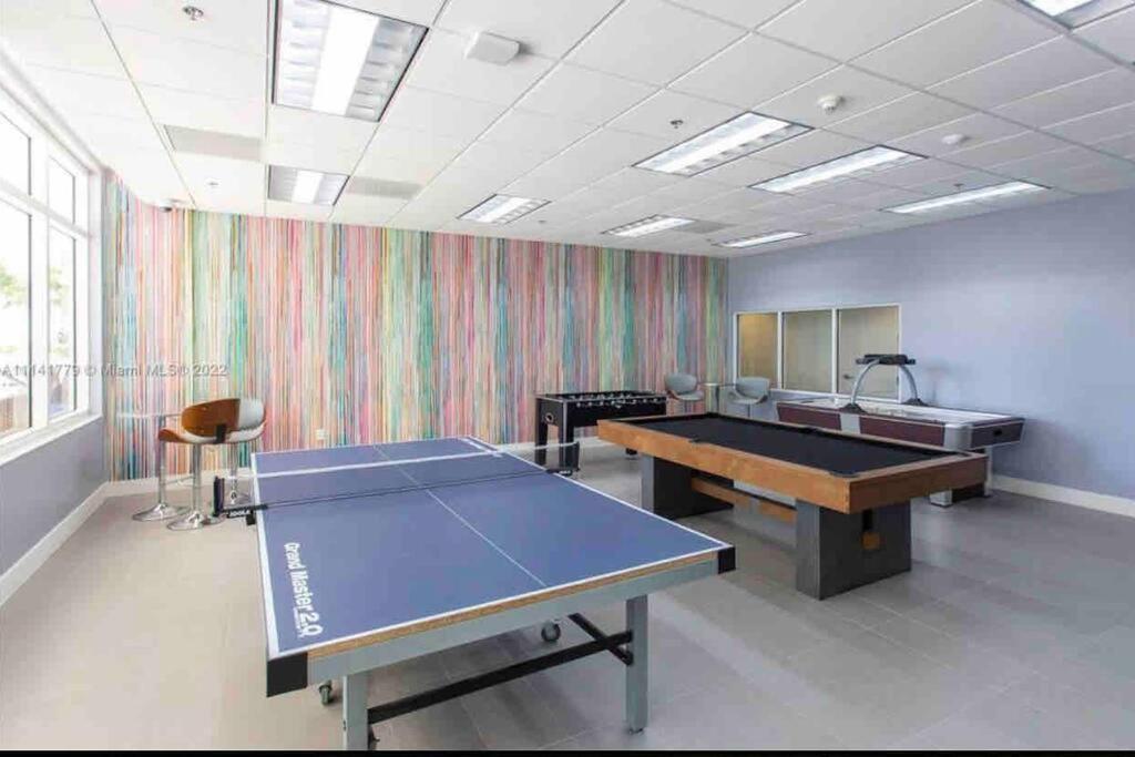 Apartment High Floor Unit Located In Brickell - Free Parking *
