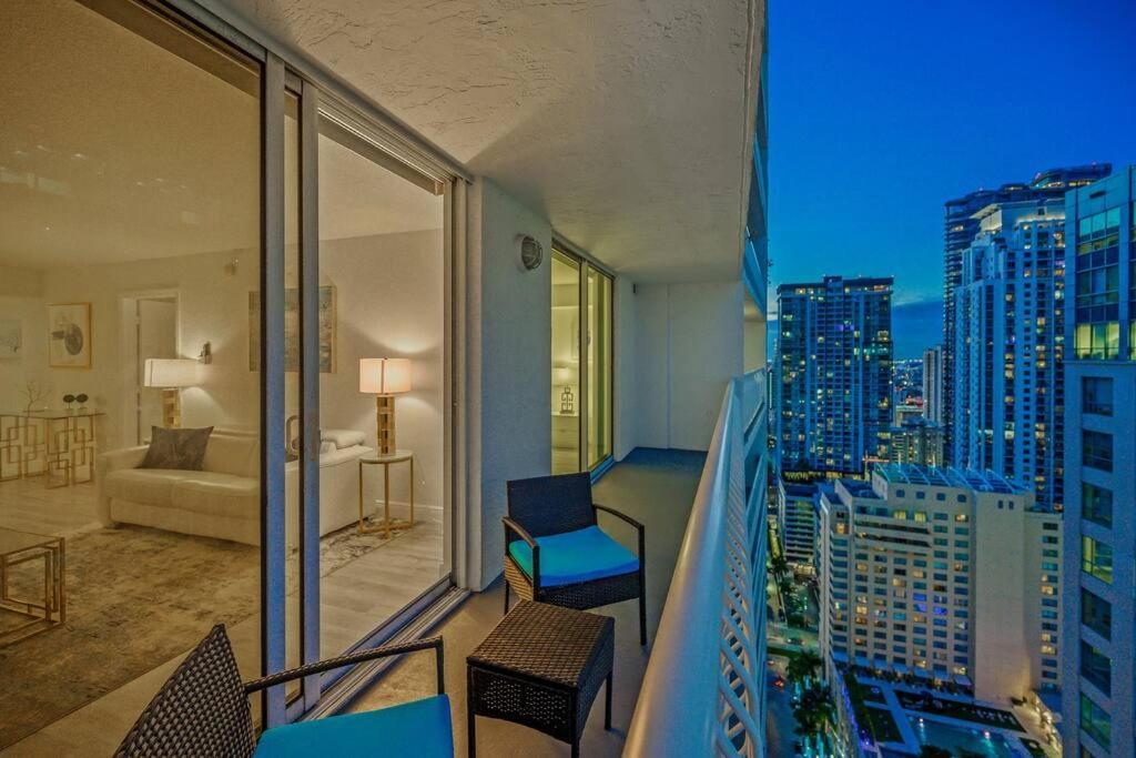 Apartment High Floor Unit Located In Brickell - Free Parking *