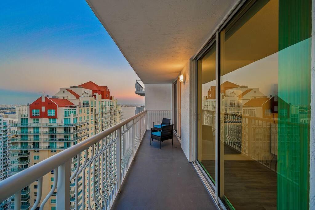High Floor Unit Located In Brickell - Free Parking Miami